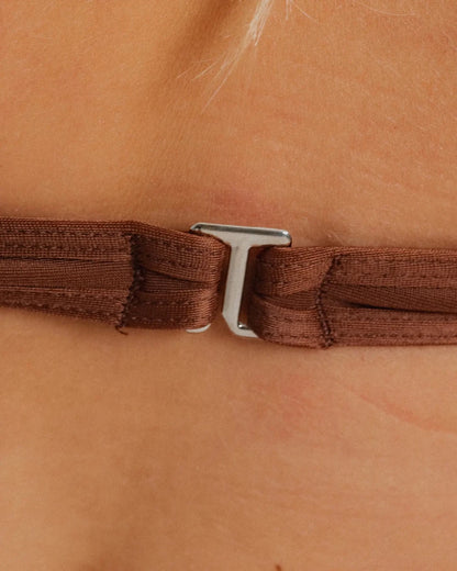 détail fecho haut maillot de bain brésilien marron importé du Brésil — Soleil Leblon®