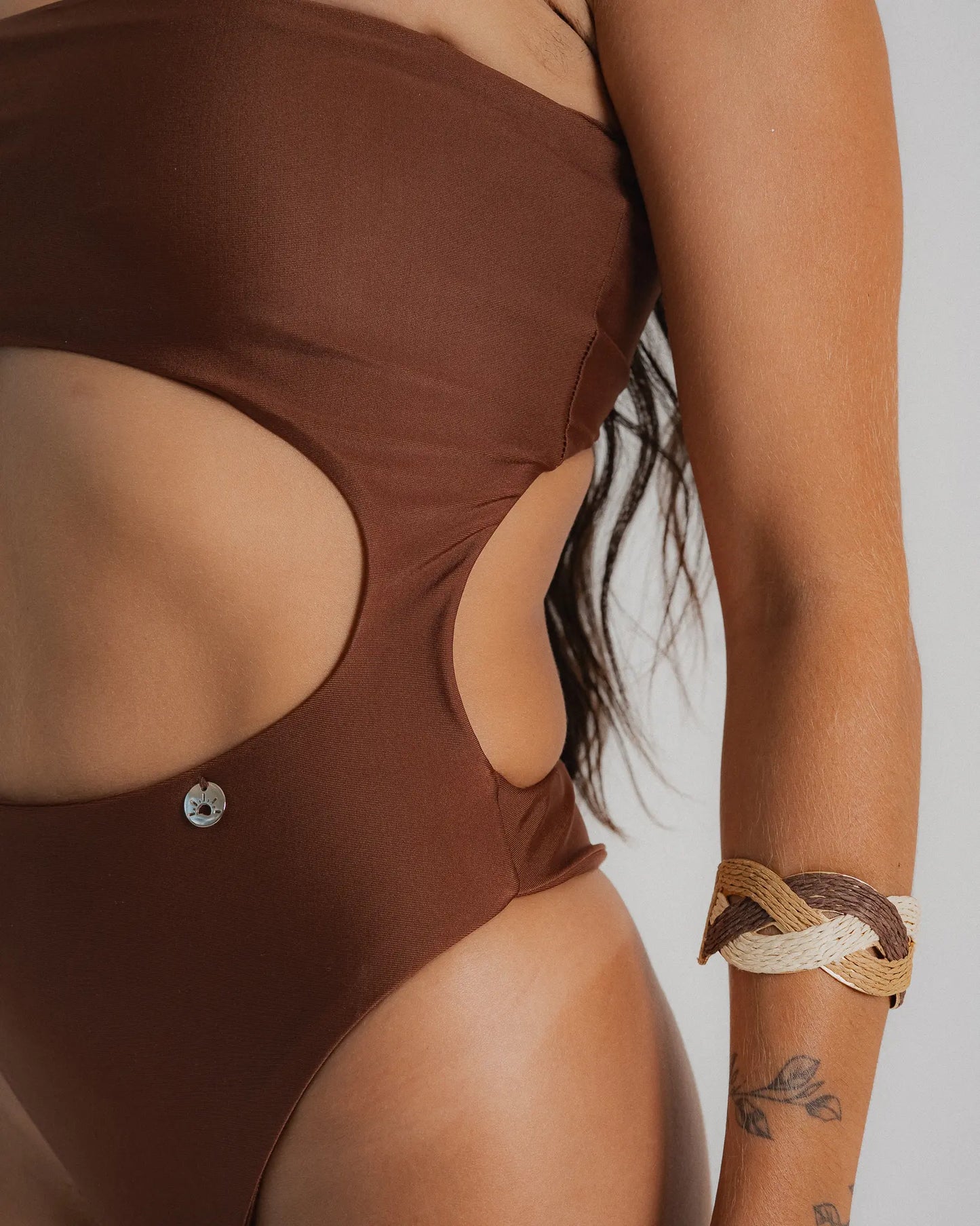 Maillot brésilien une pièce bandeau taille haute chocolat Èze — Collection Âmbre Soleil Leblon®