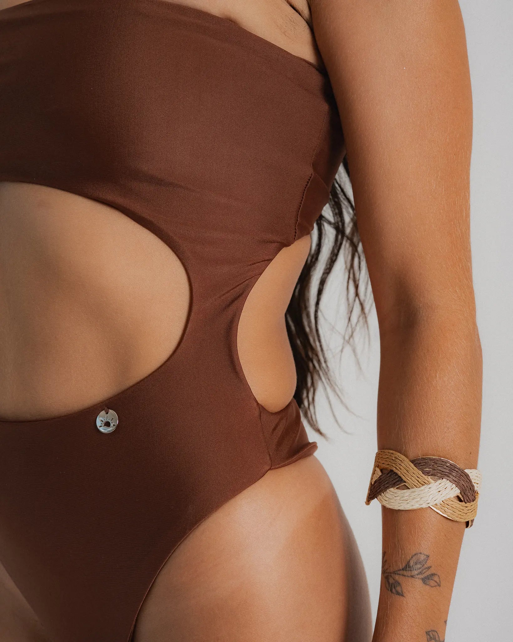 Maillot brésilien une pièce bandeau taille haute chocolat Èze — Collection Âmbre Soleil Leblon®